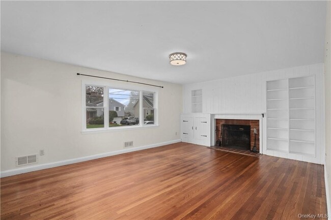Building Photo - 216 S Poe St