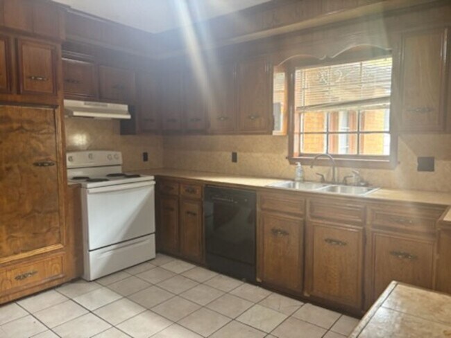 Building Photo - 3957 California Ave