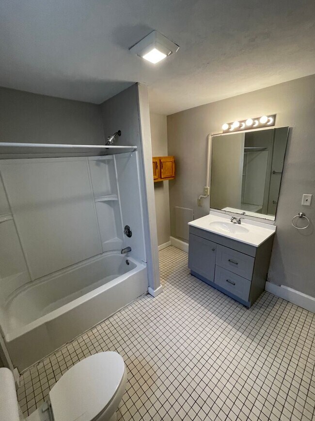 Building Photo - $200 off first months rent- Ball State Uni...