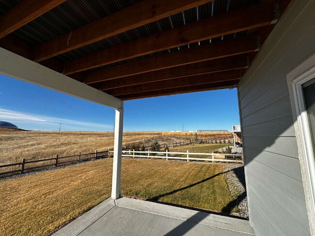 Building Photo - "Experience Spacious Living: 5-Bed, 3-Bath Home in Elizabeth!"