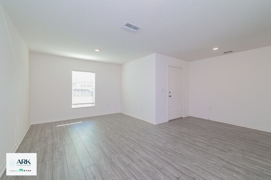 Building Photo - 217 Kensington View Blvd
