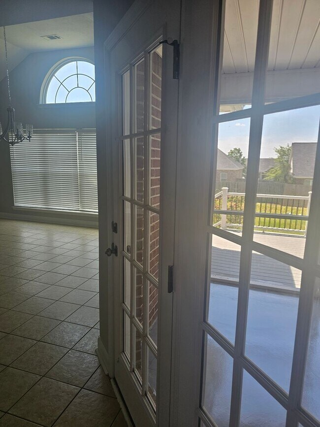 Building Photo - 4 Bedroom Brick Ranch