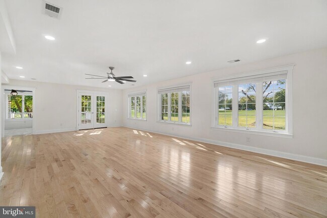 Building Photo - 2906 Cox Neck Rd E