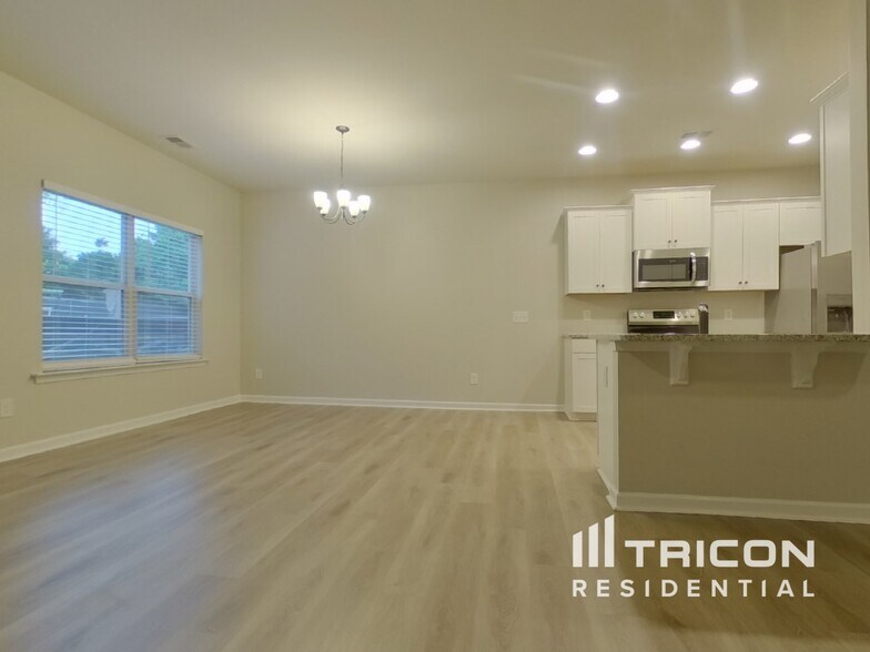 Building Photo - 55 Oakridge Dr