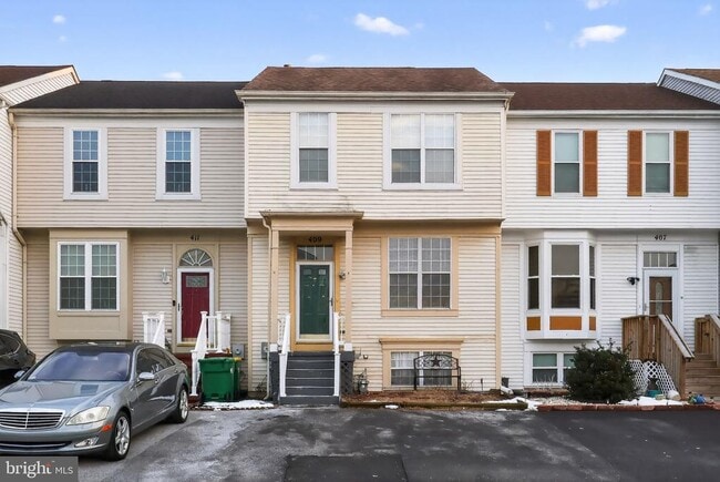 Building Photo - 409 Feather Dr