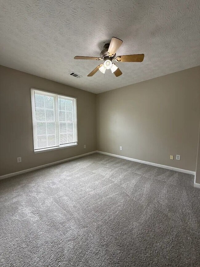 Building Photo - Beautiful 4 Bedroom Lithonia Home!