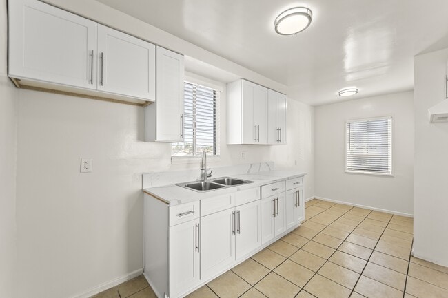 Building Photo - 1339 W 109th St