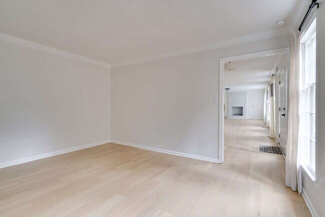 Building Photo - Chapel Hill Retreat: Spacious 4-Bedroom with Fenced-in Backyard
