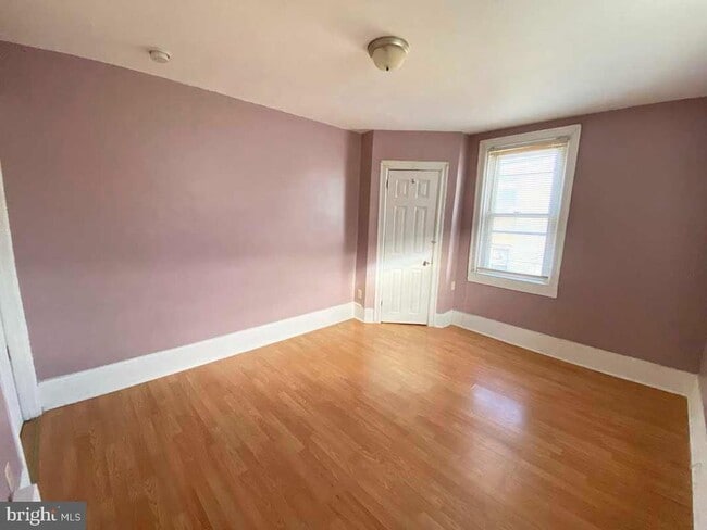 Building Photo - 1833 W Rockland St