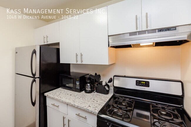 Building Photo - 1048 W Dickens Ave