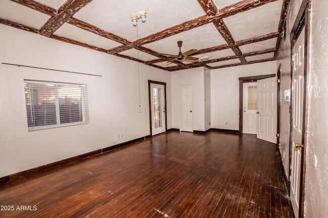 Building Photo - 937 E 6th Ave