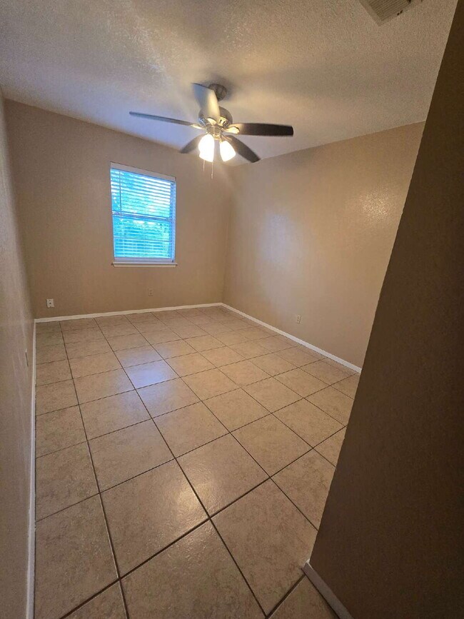 Primary Photo - "Charming 3-Bed, 2-Bath Duplex Retreat in ...