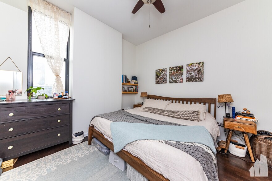 Building Photo - 1464 S MICHIGAN Ave