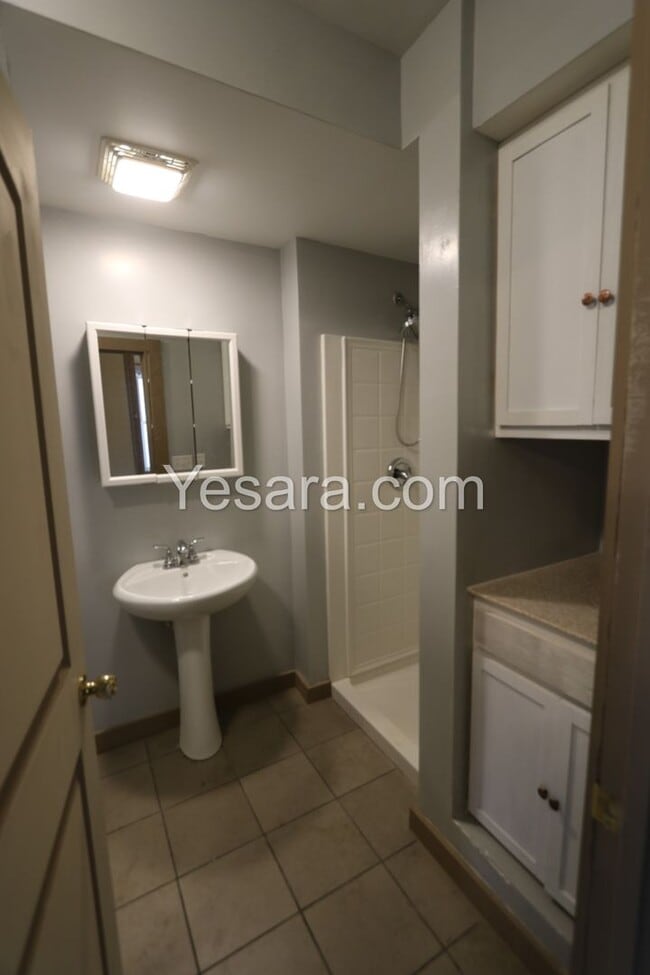 Building Photo - 2 Bedroom 2 Bath House