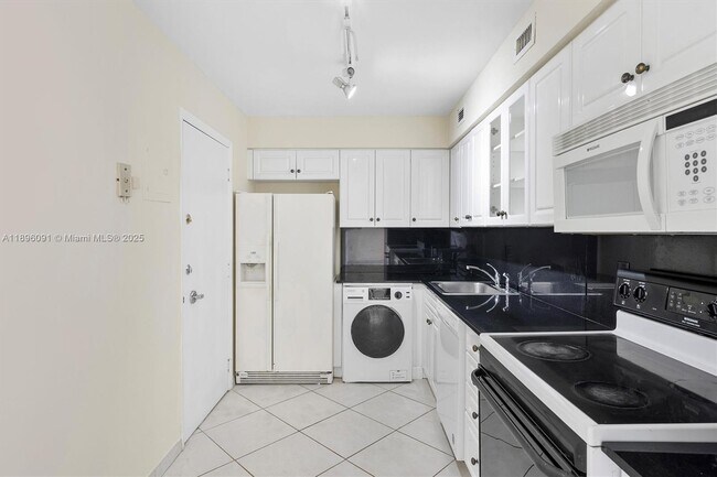 Building Photo - 6770 Indian Creek Dr