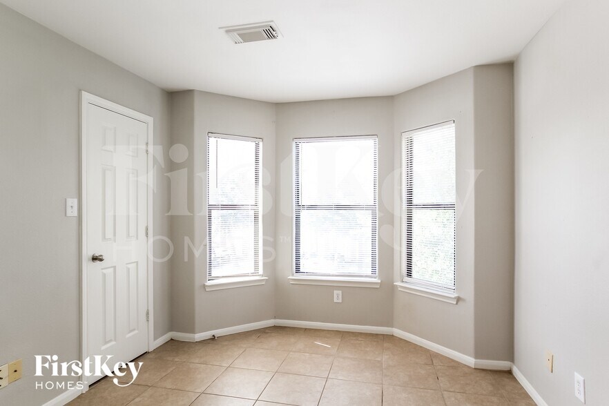 Building Photo - 2935 La Estancia Ln