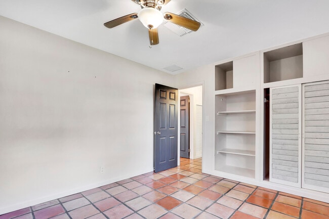 Building Photo - 8336 SE Palm St