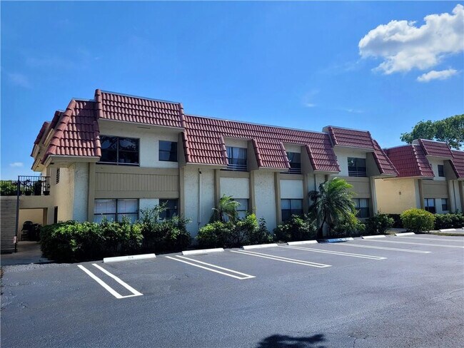 Building Photo - 11096 Royal Palm Blvd