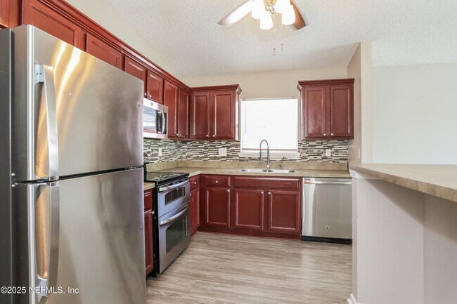 Building Photo - 7405 International Village Dr