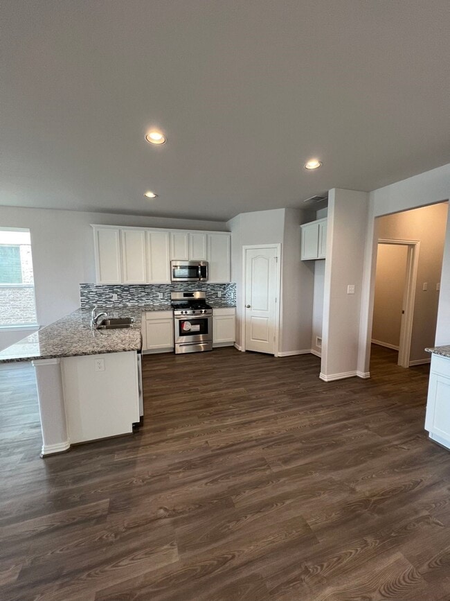 Building Photo - 15446 Islandview Ln