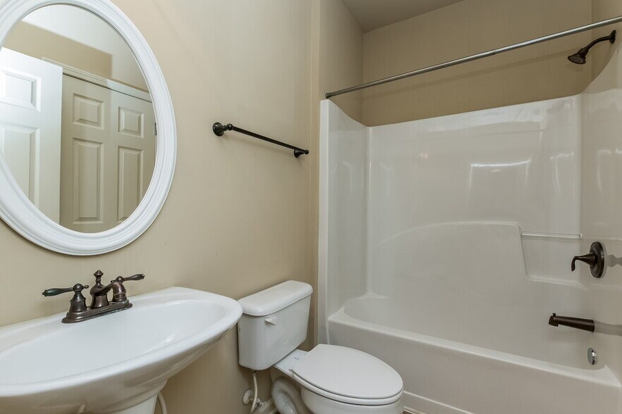 Building Photo - 3925 Village Estates Ct