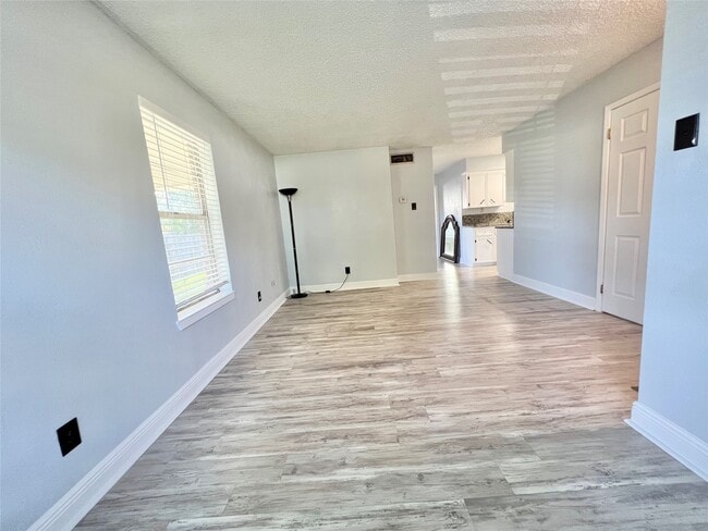 Building Photo - 4021 Avenue Q 1/2