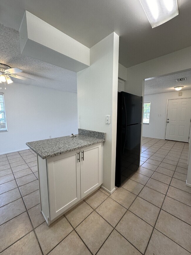 Building Photo - 3 bed, 2 bath pool home