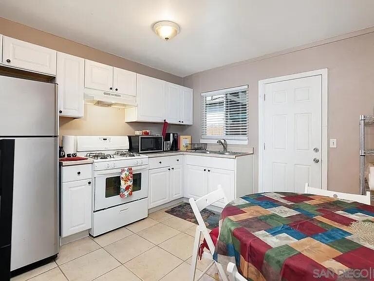 Building Photo - 1380 Grove Ave