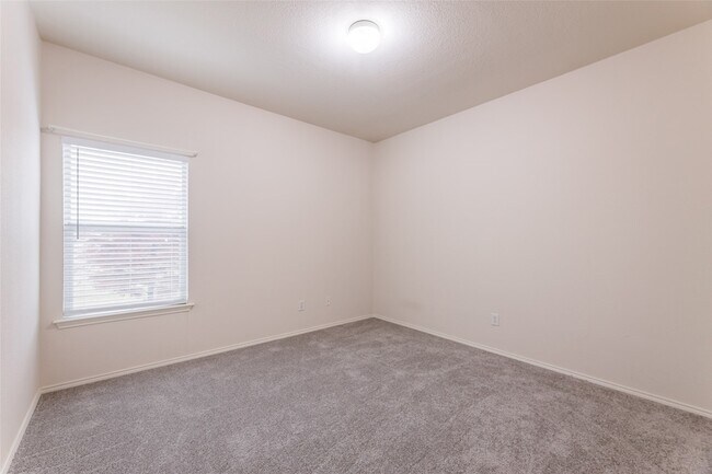 Building Photo - 8417 Robertson Dr