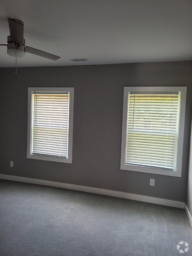 Building Photo - Country Living 3 Bed 2 Bath