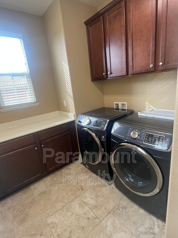 Building Photo - 3203 Vittoria Loop