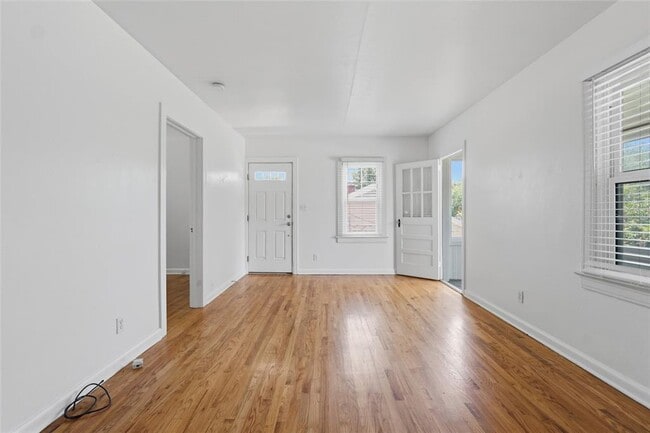 Building Photo - 807 N Thornton Ave
