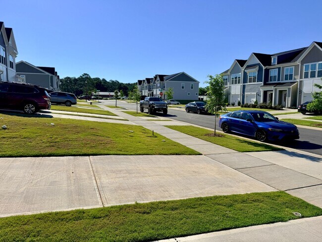 Building Photo - Beautiful 3BR Townhome with Garage in Buckhorn Branch – Clayton, NC