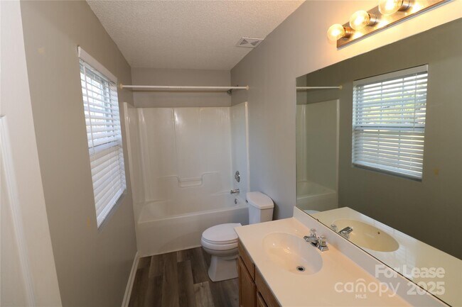 Building Photo - 1001 Boulder Dr