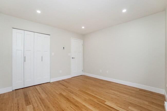 Building Photo - U268L