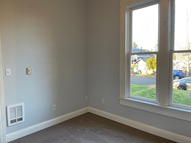 Building Photo - M1614 #1-3