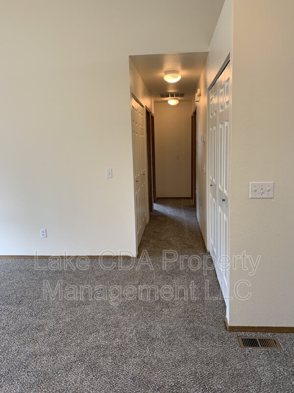 Building Photo - 202 Lava Ln