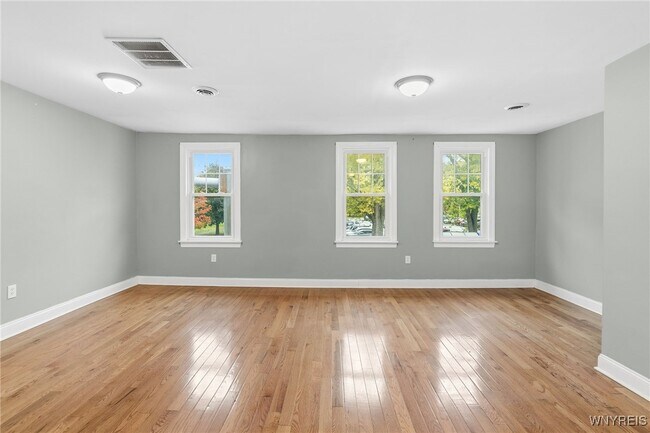 Building Photo - 2342 Seneca St