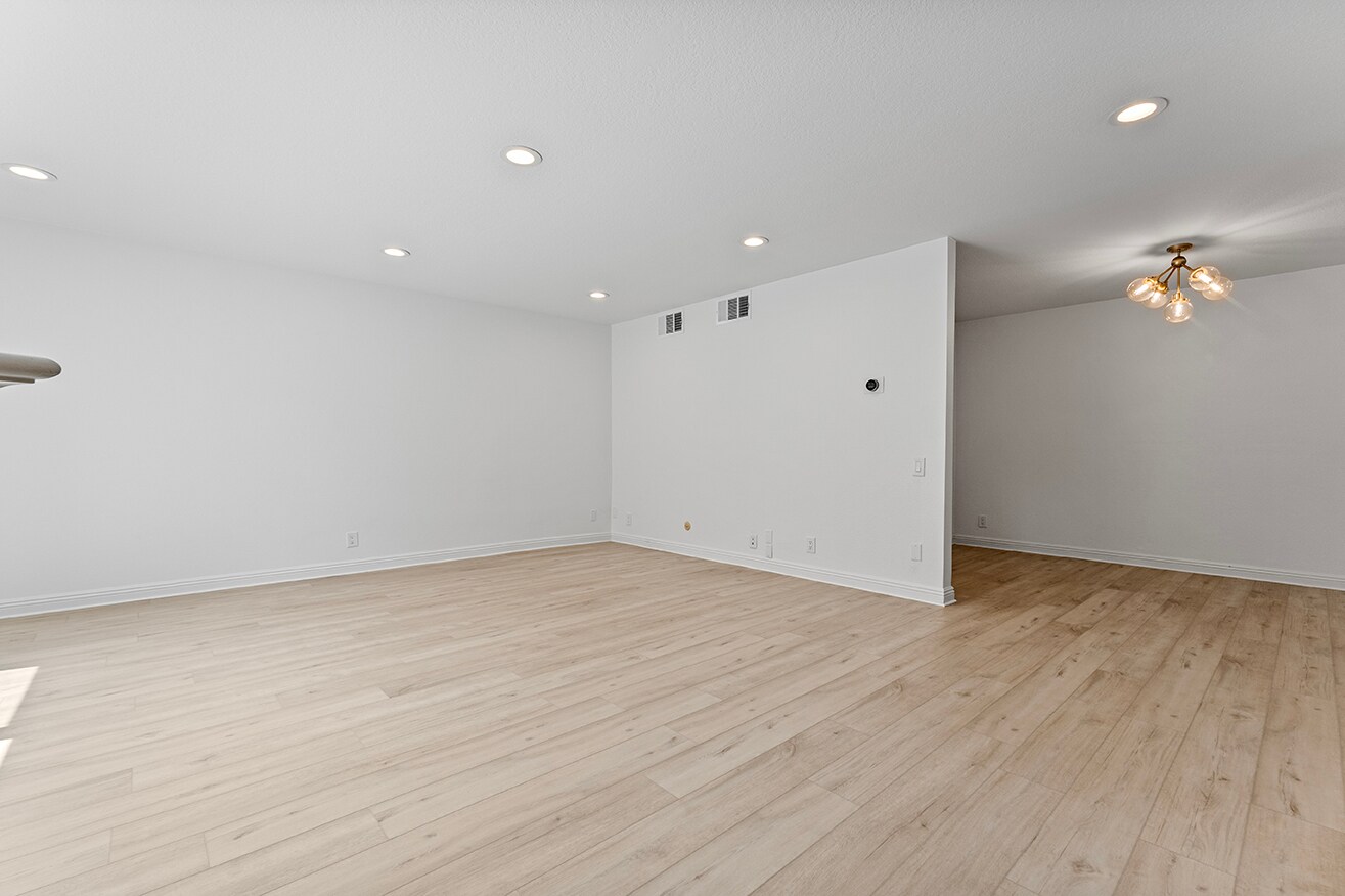 Building Photo - 10341 Canoga Ave