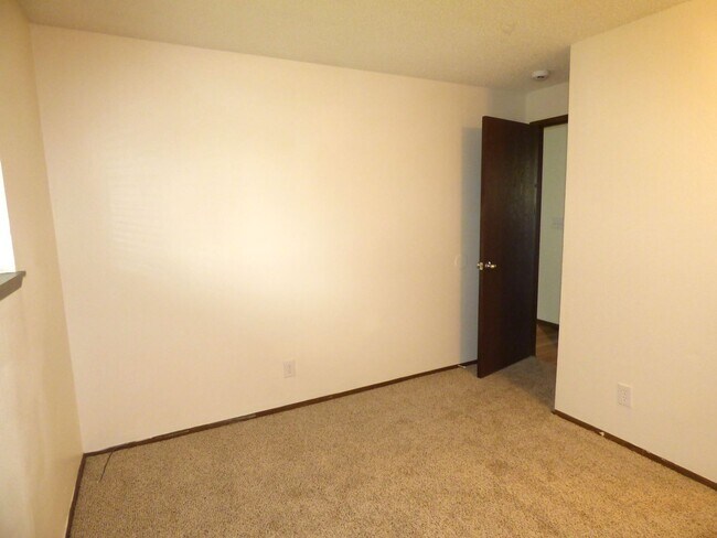 Building Photo - Rent Special: 1/2 Off May's Rent!!