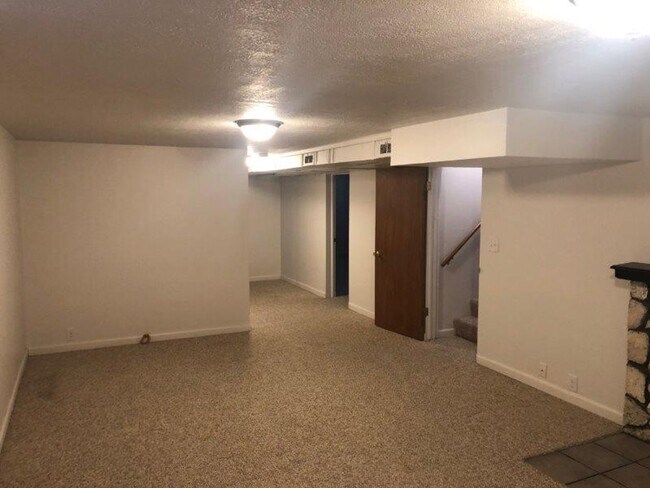 Building Photo - Beautiful Northside 3 Bedroom 2.5 Bath near the Indian Trail!