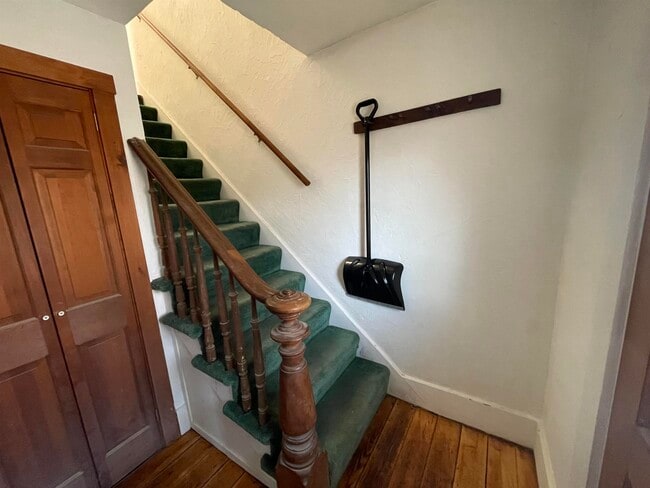 Building Photo - 87 Granger St