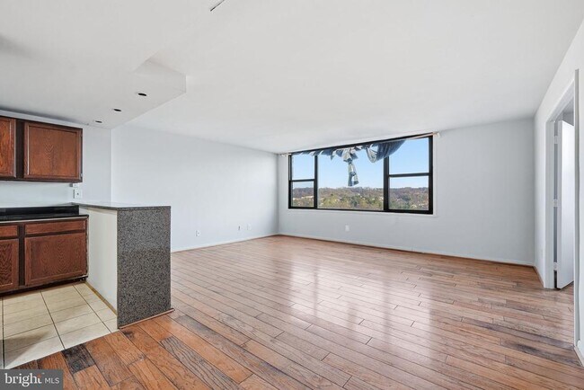 Building Photo - 4600 Duke St