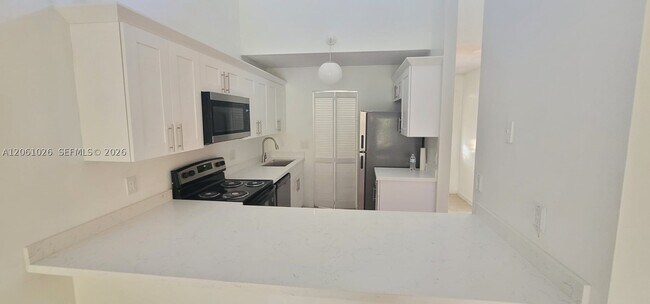 Building Photo - 6948 SW 36th St
