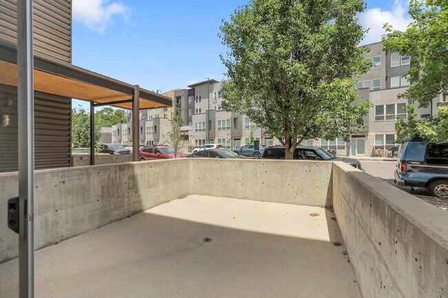 Building Photo - $2,395.00, Spacious Loft, 1.5 bath in Jeff...