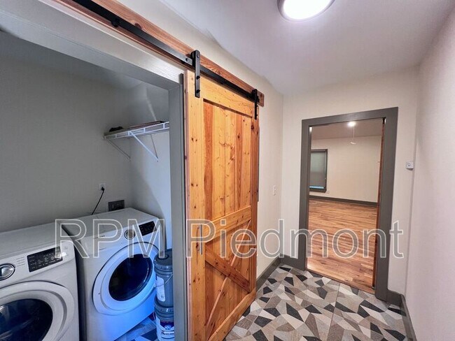 Building Photo - 334 Dargan Pl SW