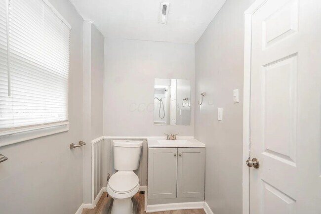 Building Photo - Charming 3BR Home with Fully Fenced Yard Near Easton and Downtown