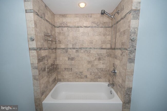 Building Photo - 703 Annin St