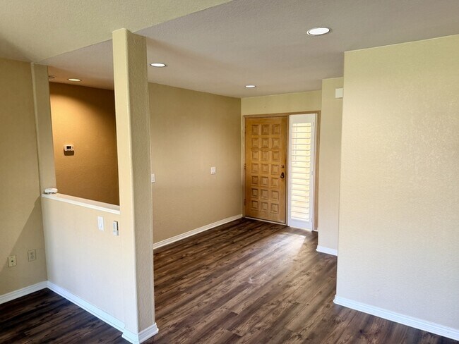 Building Photo - 38441 Oaktree Loop