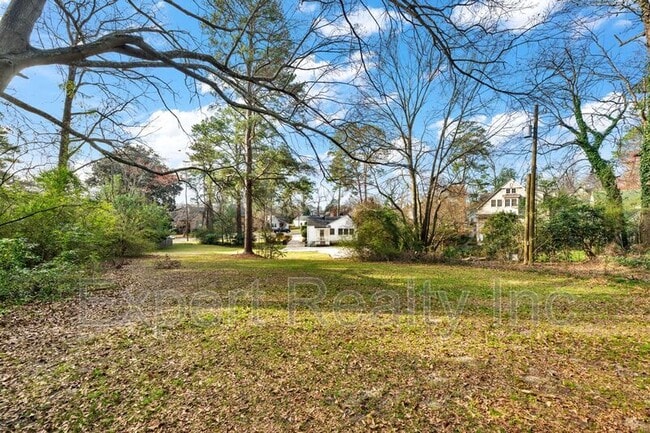 Building Photo - 1542 Somerset Dr